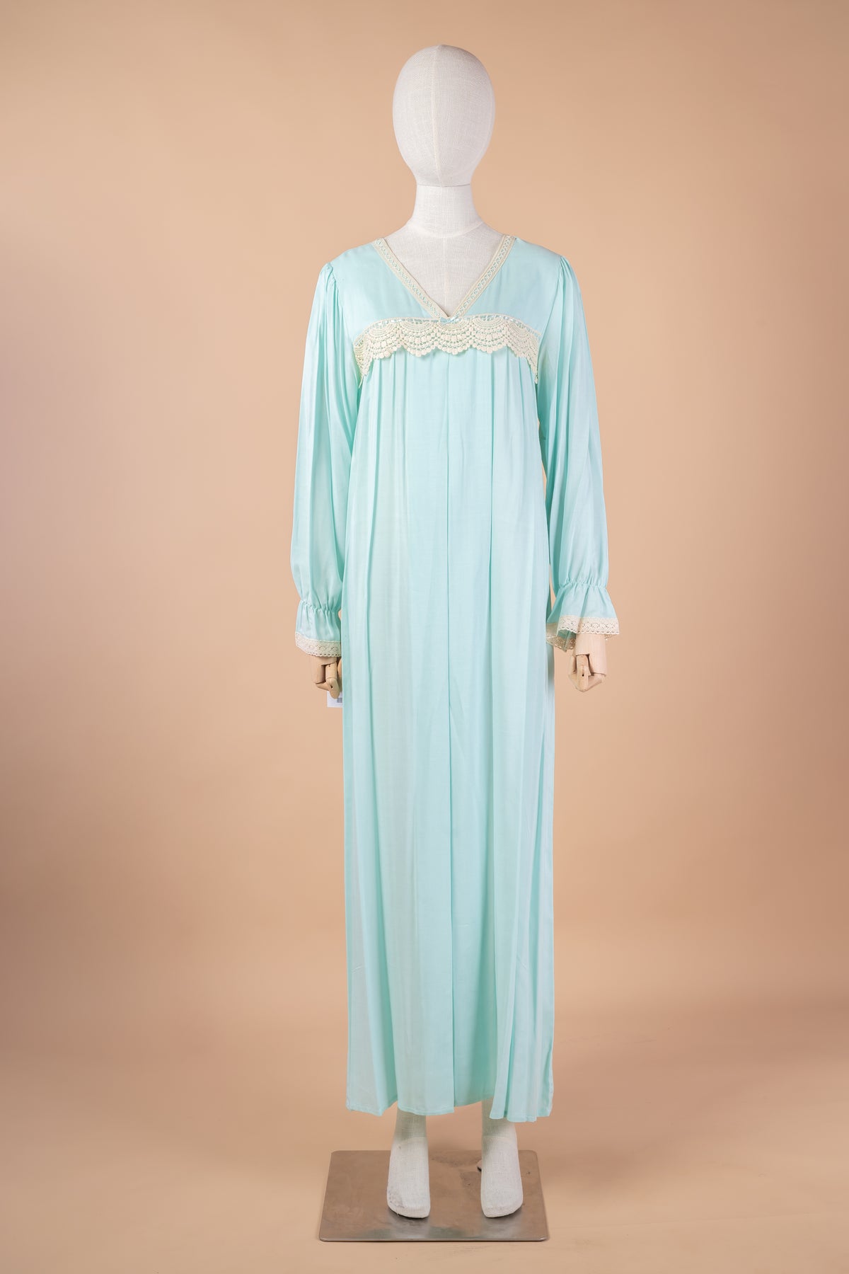 قميص نفاس بتصميم كلاسيكي من القطن الناعم مع فتحات للرضاعة #1131