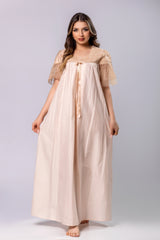 قميص نفاس بلون بيج مع دانيل على الصدر والأكمام #1186